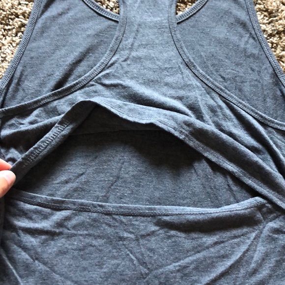 Old navy active tank top - Picture 3 of 4